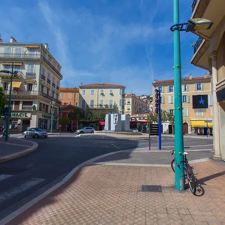 Spacieux 3p En Centre-ville Avec Terrasse Vue à - Fr-1-196-379