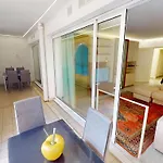 Apartment Grand 3p Centre Avec Terrasse, Parking Et Piscine - Fr-1-196-379 Menton