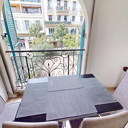 Lejlighed Grand 3p Centre Avec Terrasse, Parking Et Piscine Menton