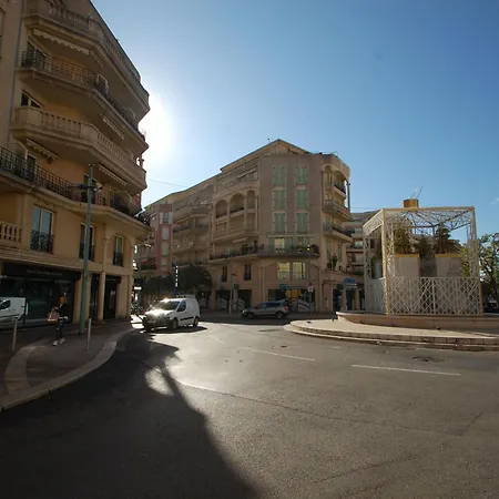 Grand 3p Centre Avec Terrasse, Parking Et Piscine Menton