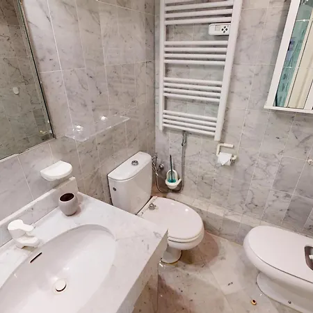 Lejlighed Grand 3p Centre Avec Terrasse, Parking Et Piscine *