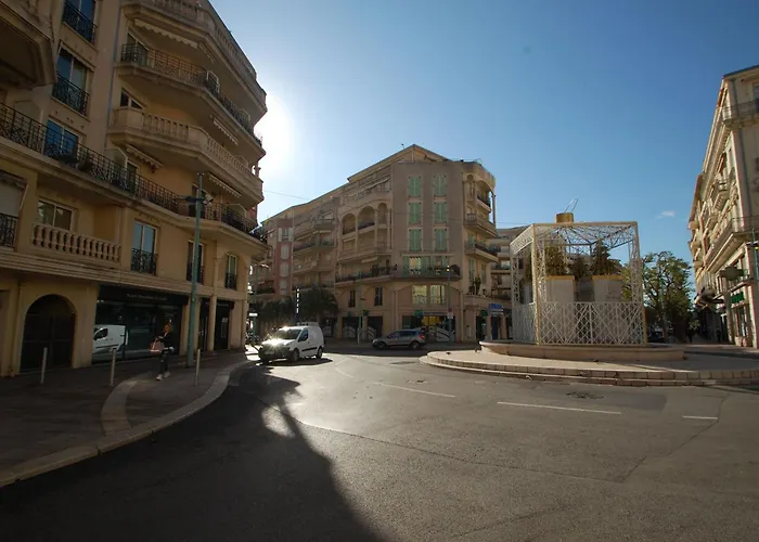 Grand 3p Centre Avec Terrasse, Parking Et Piscine - Fr-1-196-379 Menton