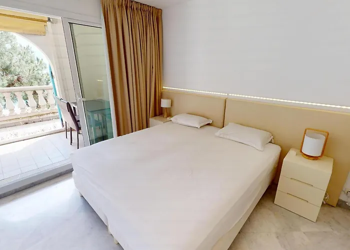 Grand 3p Centre Avec Terrasse, Parking Et Piscine - Fr-1-196-379